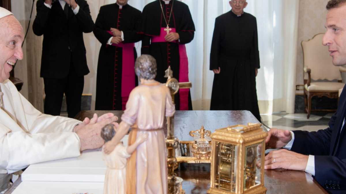 Immagine di L’Africa, le sanzioni e la solidarietà europea. Le convergenze tra Macron e il Papa
