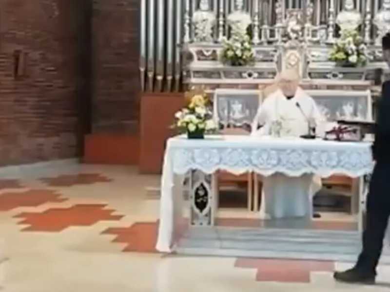 Esibizionismo, sacrilegio e futilità