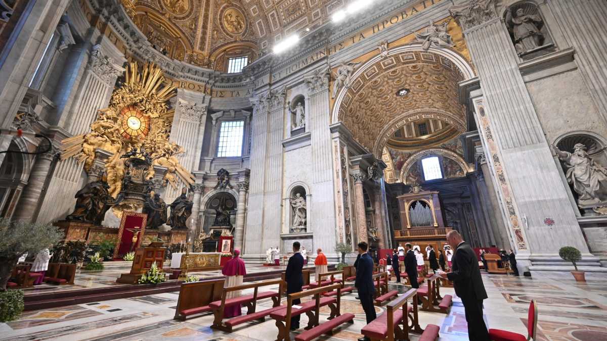 Immagine di Finalmente la Cei batte un colpo. Bassetti: “E’ ora di tornare a messa”