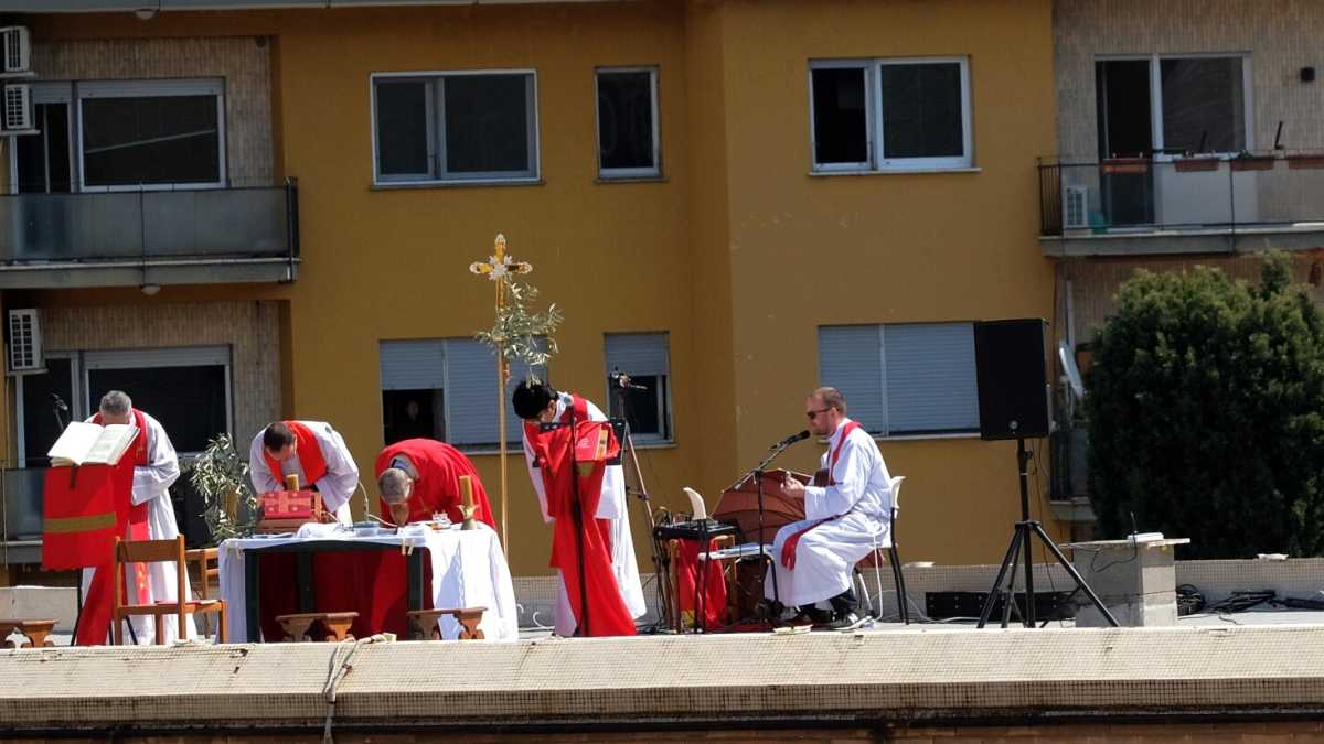 Immagine di Si è risolto il Mes e vuoi che non si trovi il modo per celebrare le messe?