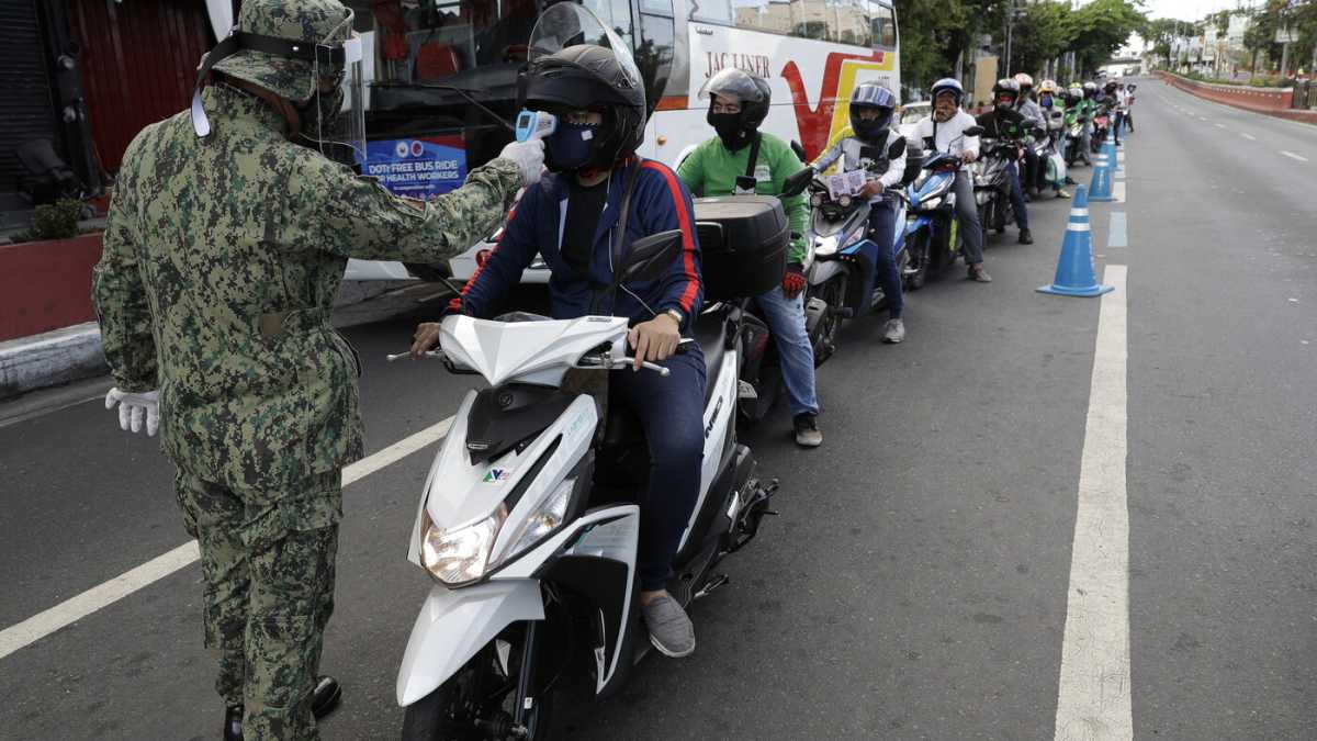 Immagine di I manganelli e il virus