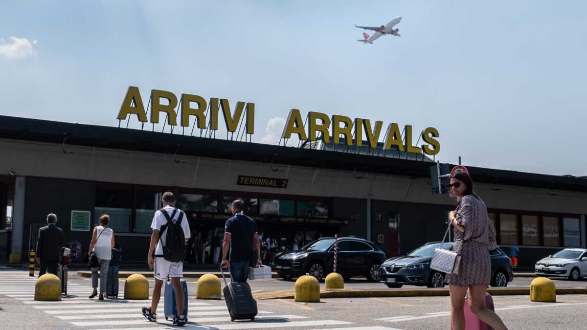 Immagine di Così le compagnie low cost provano a non rimanere a terra