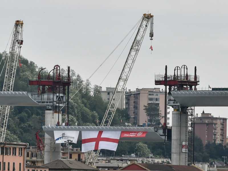 Genova, varo dell'ultimo impalcato che completa la struttura del nuovo ponte sul Polcevera