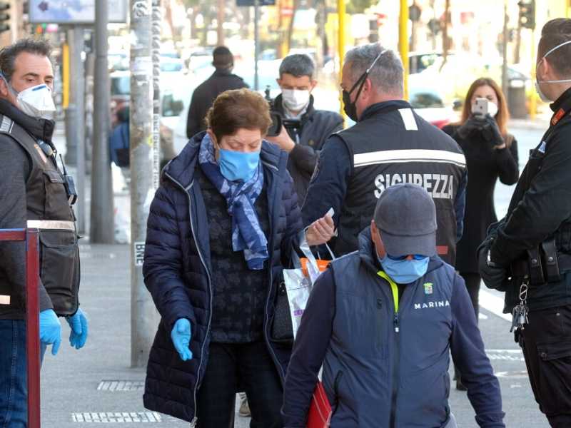 Coronavirus Roma, fase 2: via alla sperimentazione per la metro a San Giovanni (foto Mauro Scrobogna /LaPresse)