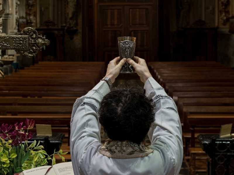 ll cardinale arcivescovo di Westminster, Vincent Nichols, s’è detto sicuro che appena possibile le chiese si riempiranno. Non tutti, però, ne sono convinti (foto Reuters)