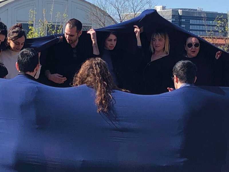 Quadriennale di Roma, workshop Q-Rated Milano 2019 “Performance”: i partecipanti nel re-enactement di “A16”, di Fabien Lerat (Foto Fondazione La Quadriennale di Roma)