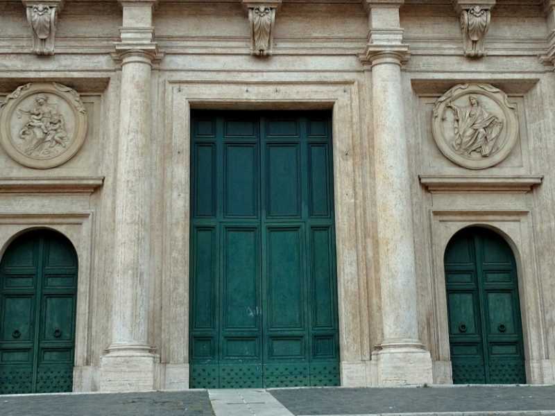 L'ingresso, della Camera dei deputati (foto LaPresse)