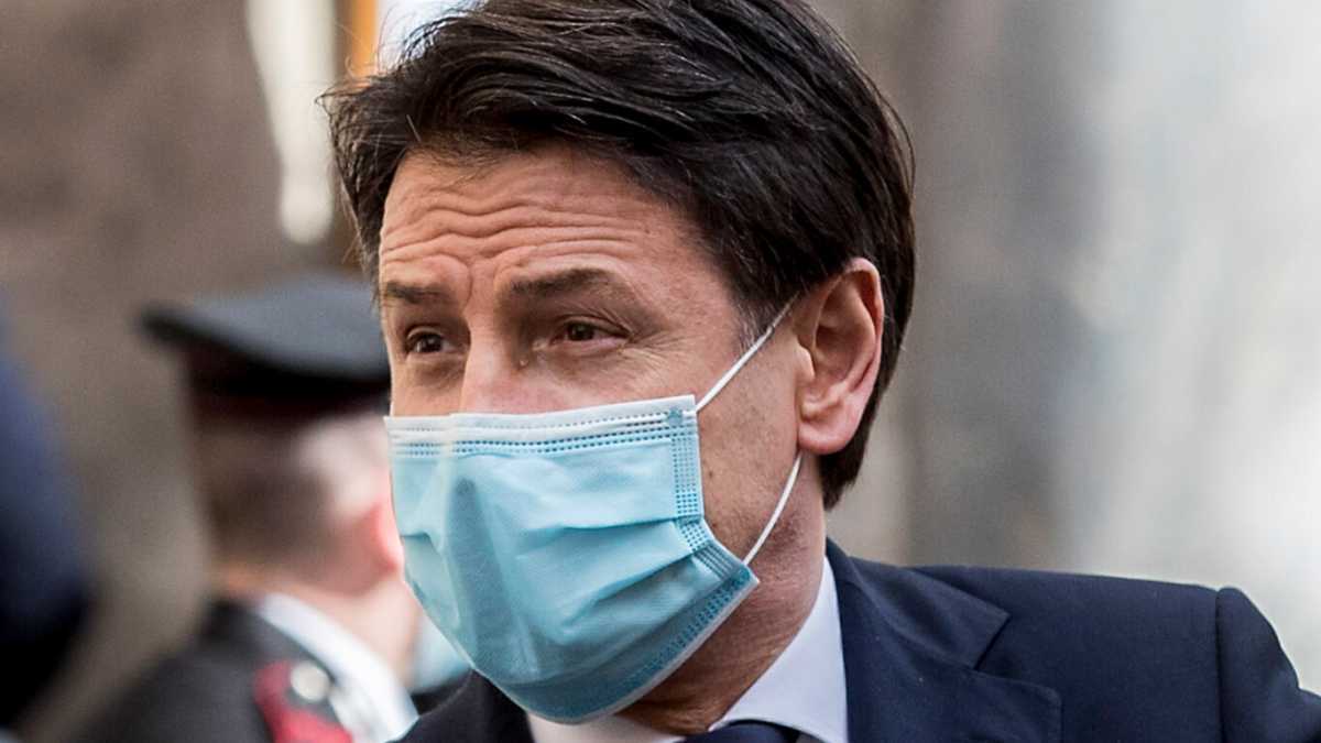 Immagine di Quello strano appello del manifesto in favore di Conte