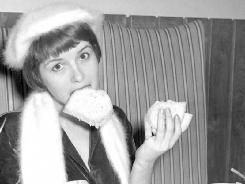 L&rsquo;influencer generalista soffre, e perde rilevanza. Invece, secondo Forbes, siamo ufficialmente nell&rsquo;epoca dei &ldquo;bread influencers&rdquo;(nella foto LaPresse, Delia Scala nel 1954)