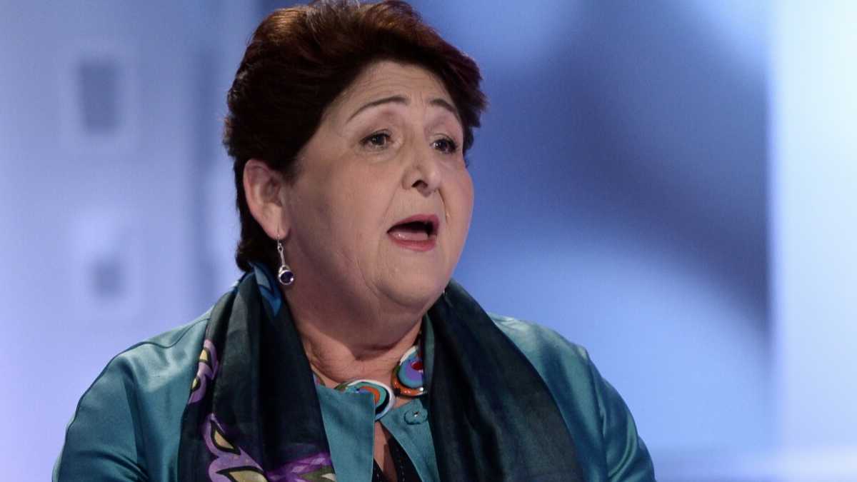 Immagine di La sacrosanta battaglia (solitaria) di Teresa Bellanova