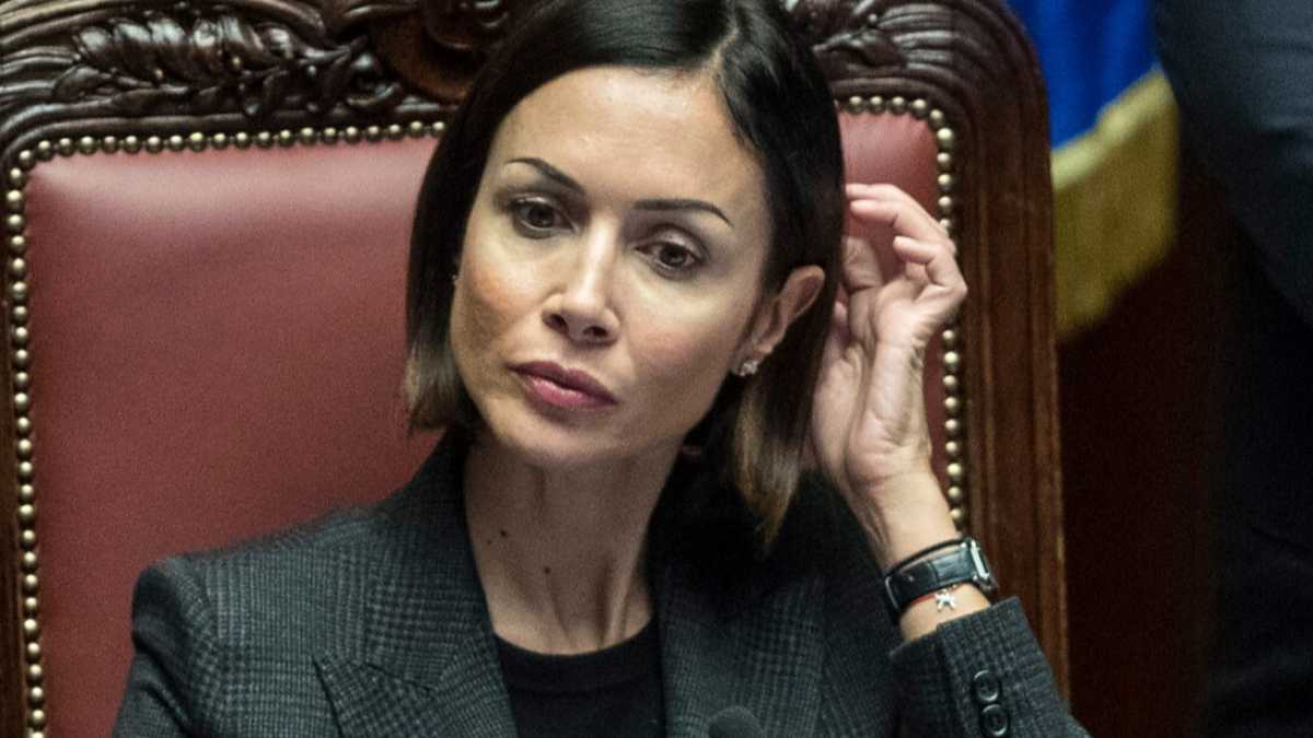 Immagine di Regolarizzare i migranti? Carfagna rilancia il “modello Maroni”