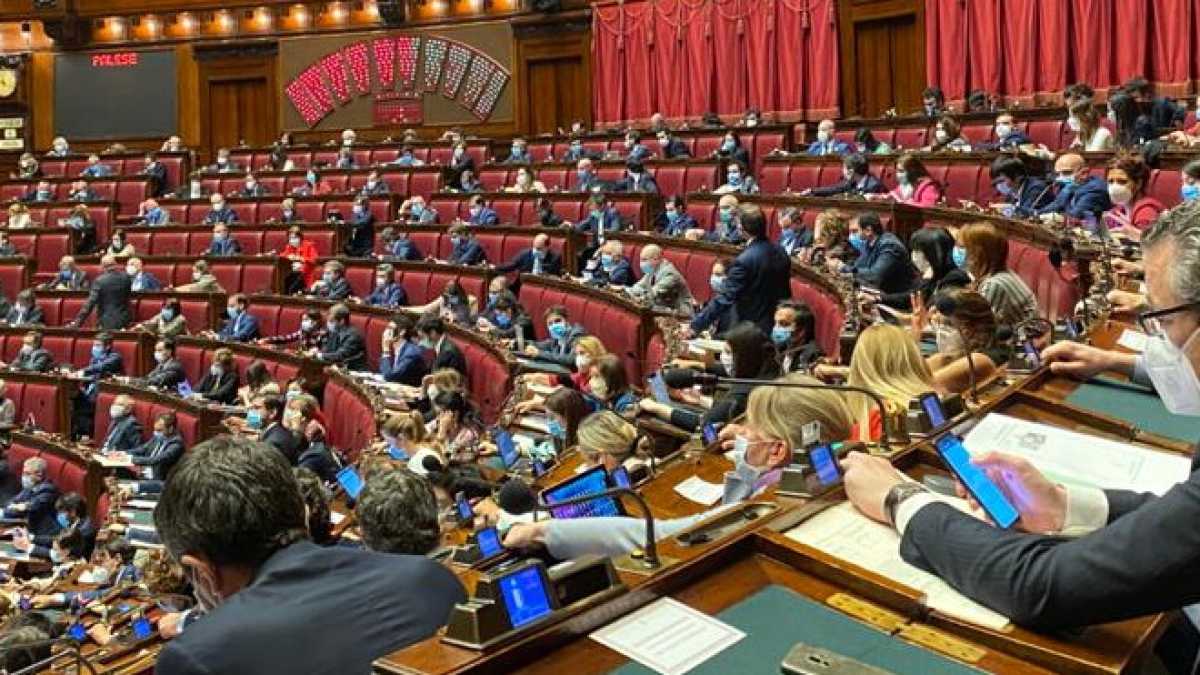 Immagine di Basta privilegi, tutti in Aula! Così gli anticasta mettono a rischio il Parlamento