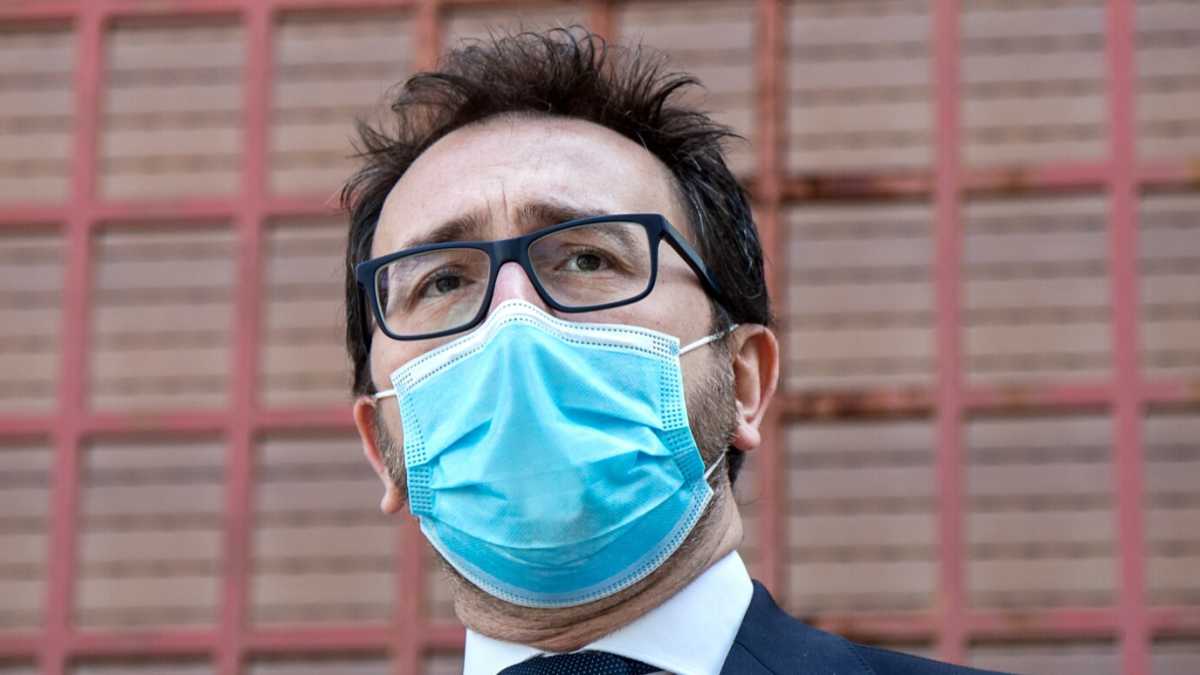 Immagine di Brutto show: il centrodestra al traino dei pm