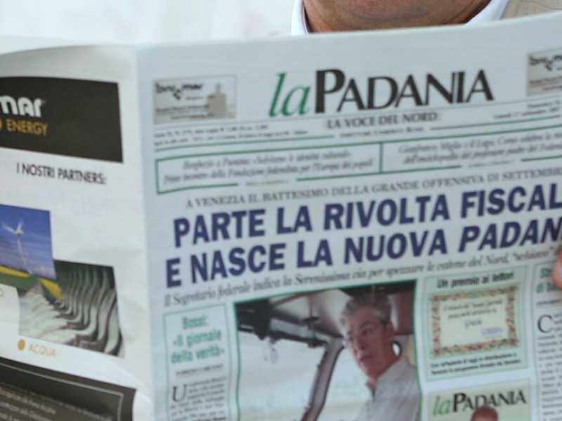 Una vecchia edizione del giornale "La Padania" (foto LaPresse)