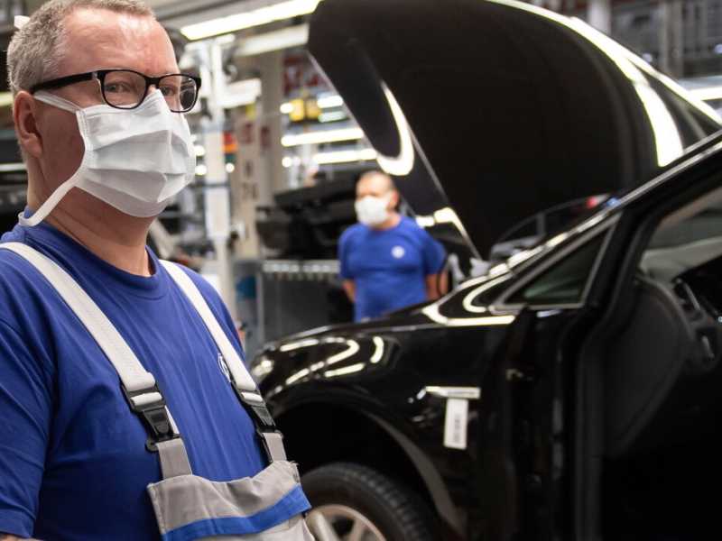 Un impianto Volkswagen a Wolfsburg, in Germania (Swen Pfoertner/dpa via Ap)