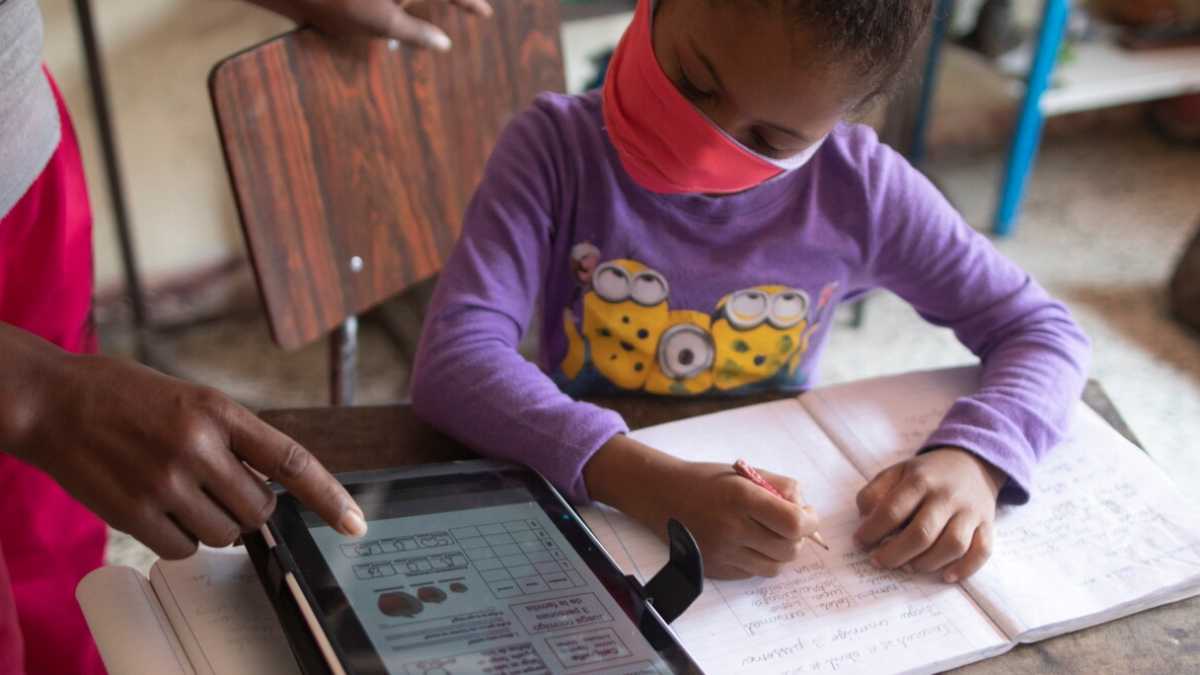 Immagine di Un tablet a tutti gli studenti per salvare la scuola dal Covid (e dal ritorno al passato)