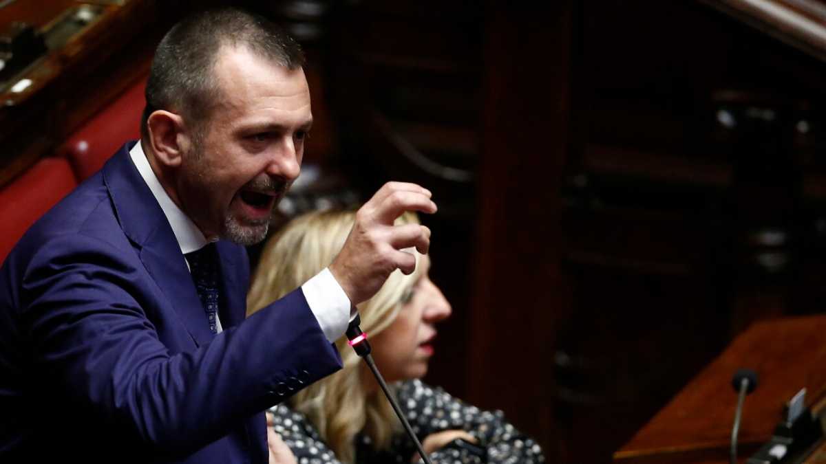 Immagine di Il capomanipolo Delmastro Delle Vedove Vien Dal Mare