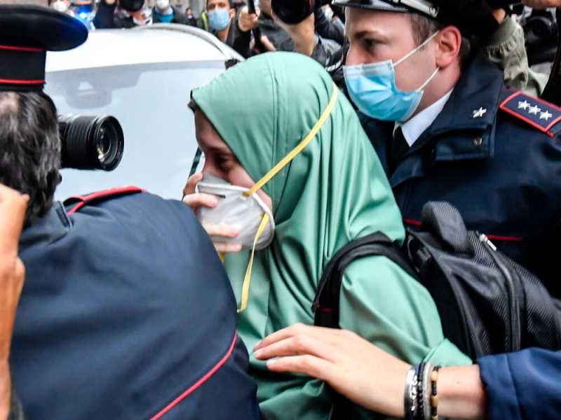 Silvia Romano &egrave; tornata a casa a Milano (Foto Claudio Furlan / LaPresse)