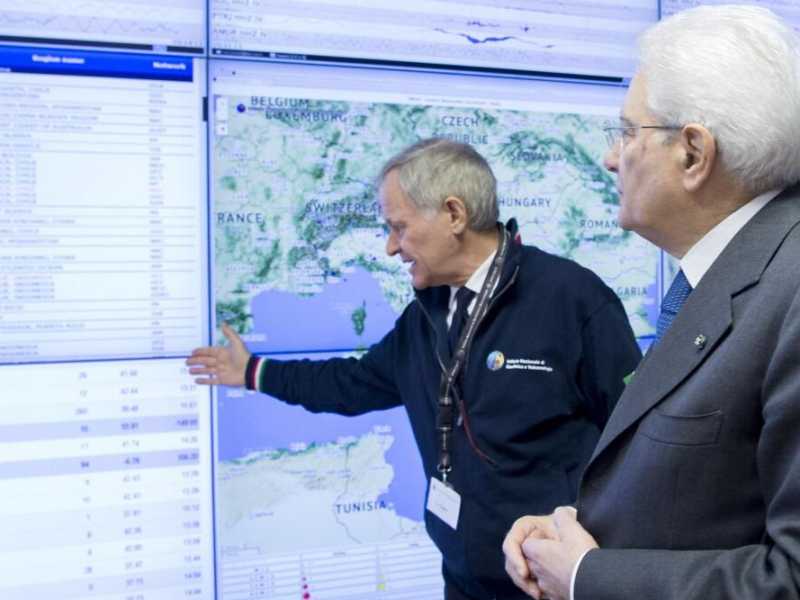 Mattarella visita l'Istituto Nazionale di Geofisica e Vulcanologia (foto LaPresse)
