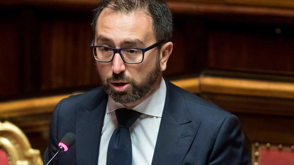 Immagine di Non c'è motivo per tenere in piedi Bonafede