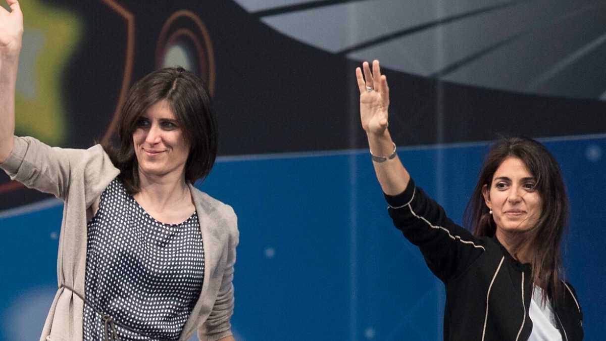 Immagine di Lodi fantozziane del M5s per rieleggere Raggi e Appendino. Ma il Pd (per ora) non ci casca