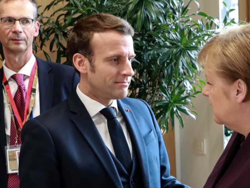 Emmanuel Macron e Angela Merkel (foto LaPresse)