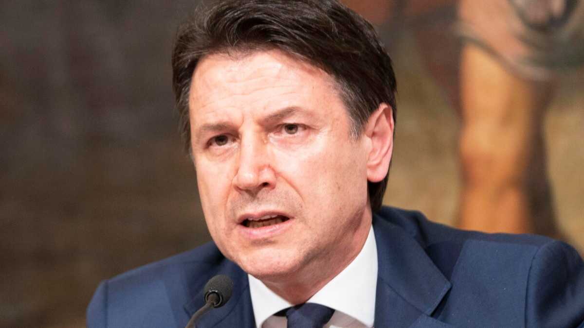 Immagine di Conte: “È l’ora della svolta. Ora un patto con le opposizioni”