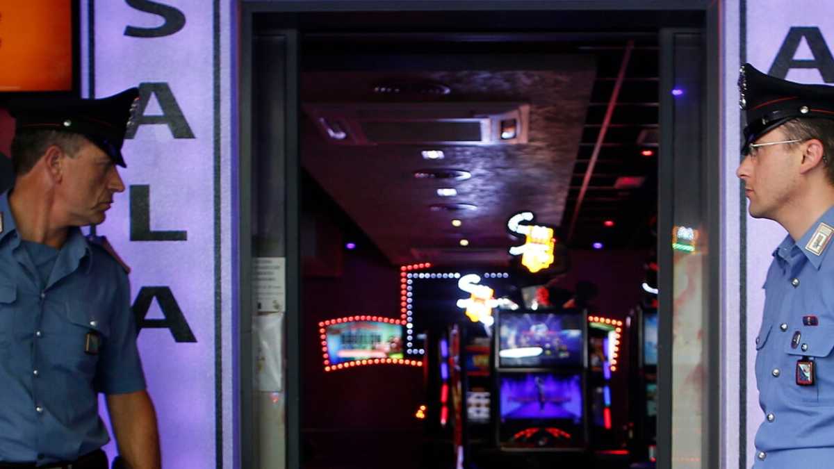 Immagine di Fermare la "mano visibile" delle mafie che banchettano sulla crisi