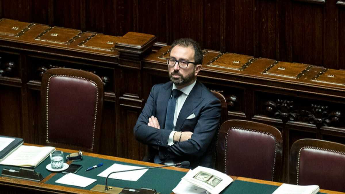 Immagine di La non sfiducia in Bonafede e Facebook che sfida Amazon