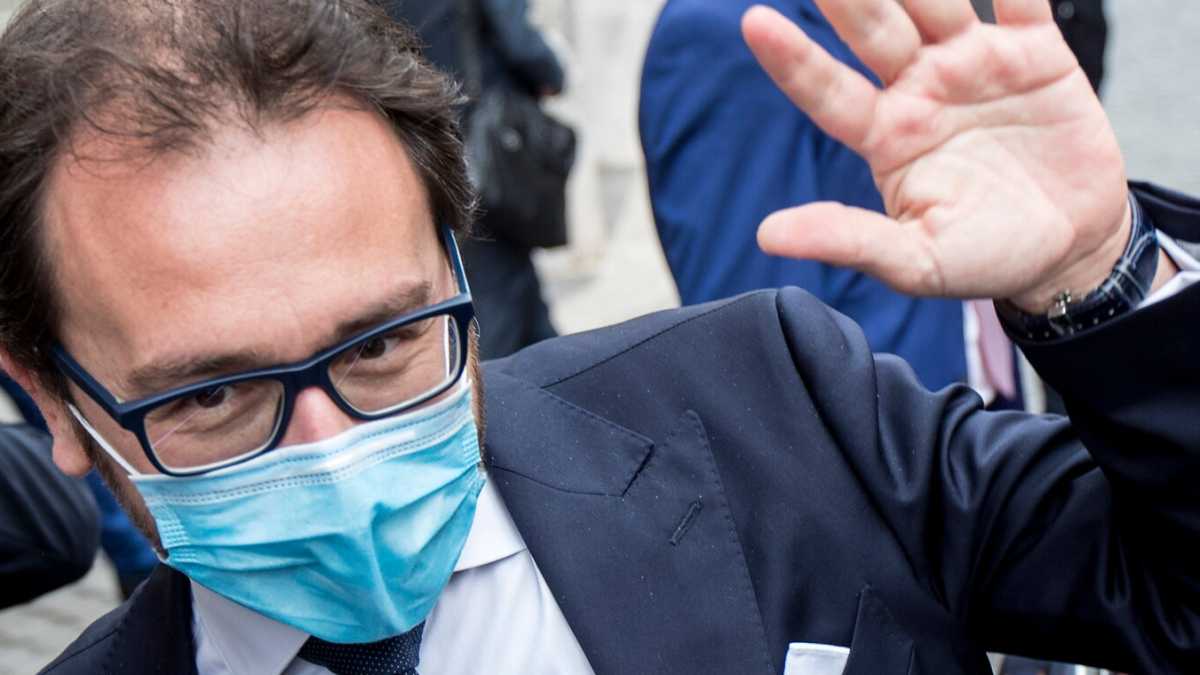 Immagine di Bonafede e il triste spettacolo di un centrodestra al traino dei pm