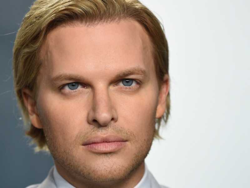 Ronan Farrow al Vanity Fair Oscar Party il 9 febbraio 2020, Beverly Hills, California (foto Evan Agostini/Invision/AP)