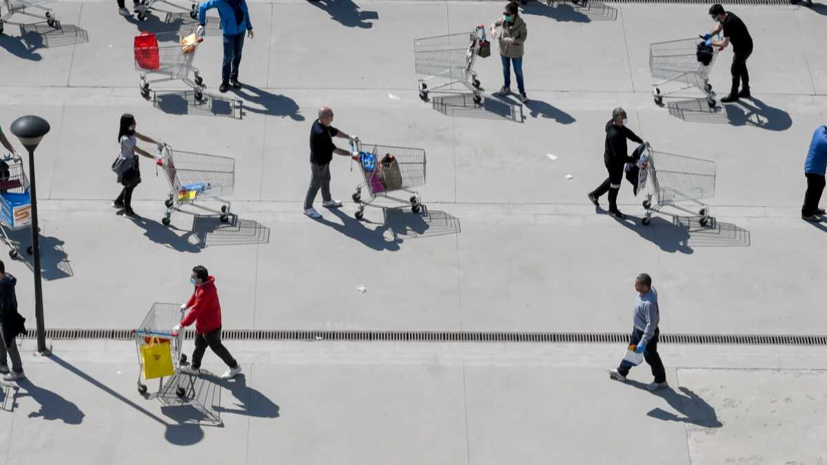 Immagine di Mentre andate al supermercato, ricordatevi che la fila è calda di vita