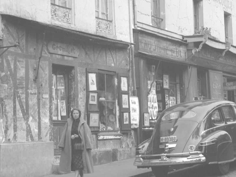 Il quartiere di Montmartre, a Parigi, in uno scatto del 1949