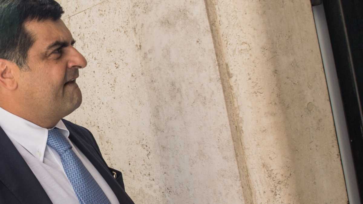 Immagine di In questo mondo di chat e nudisti, tanto vale guardare la magistratura in faccia