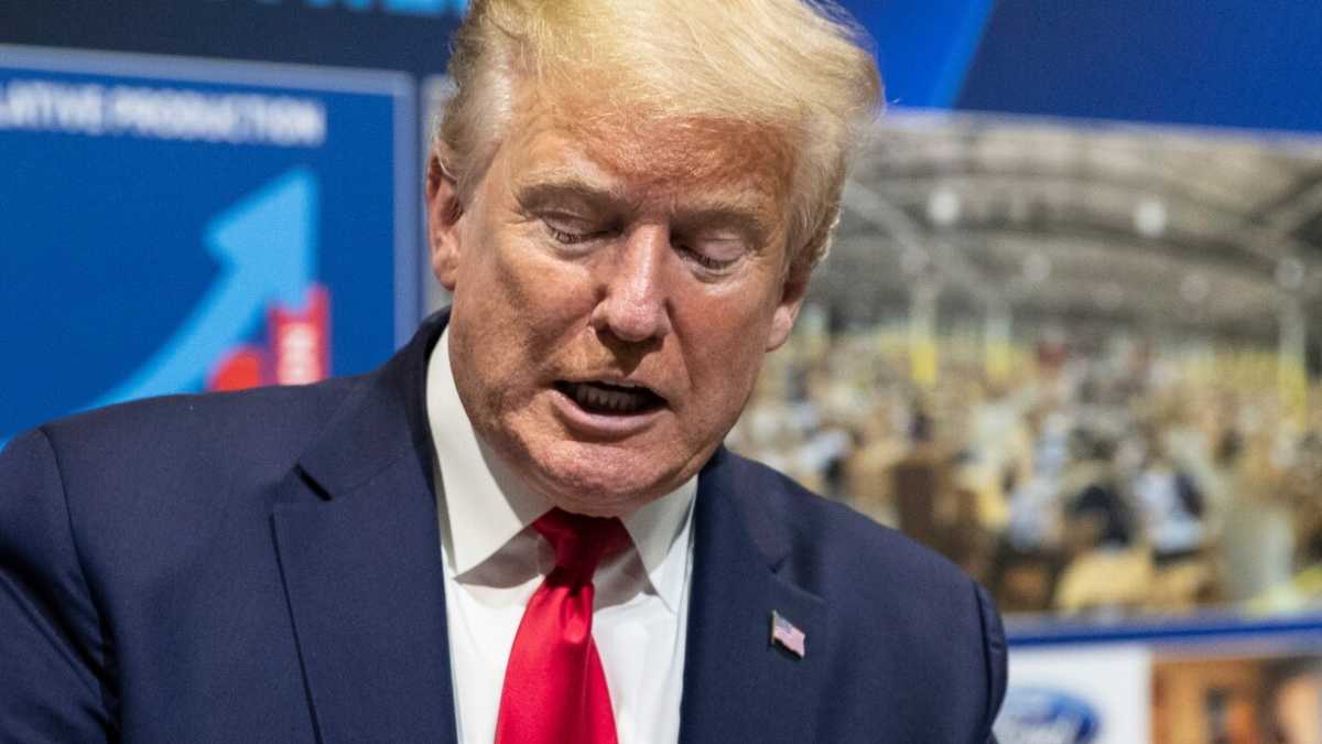 Immagine di Trump ha tanta voglia di assembramento