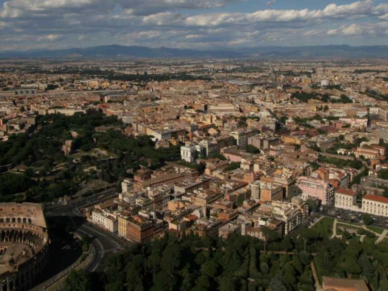 Una veduta aerea di Roma (foto LaPresse)