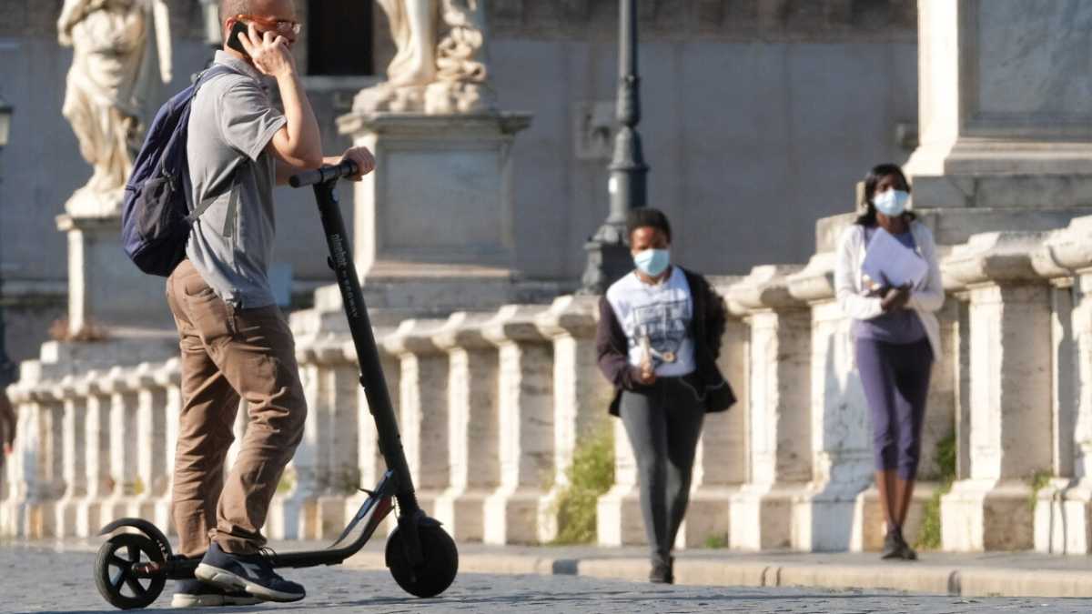 Immagine di Andiamo in auto, non in monopattino