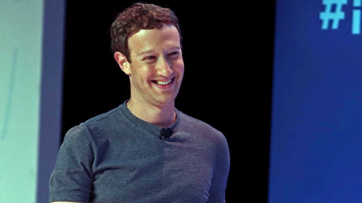 Immagine di Facebook contro Twitter