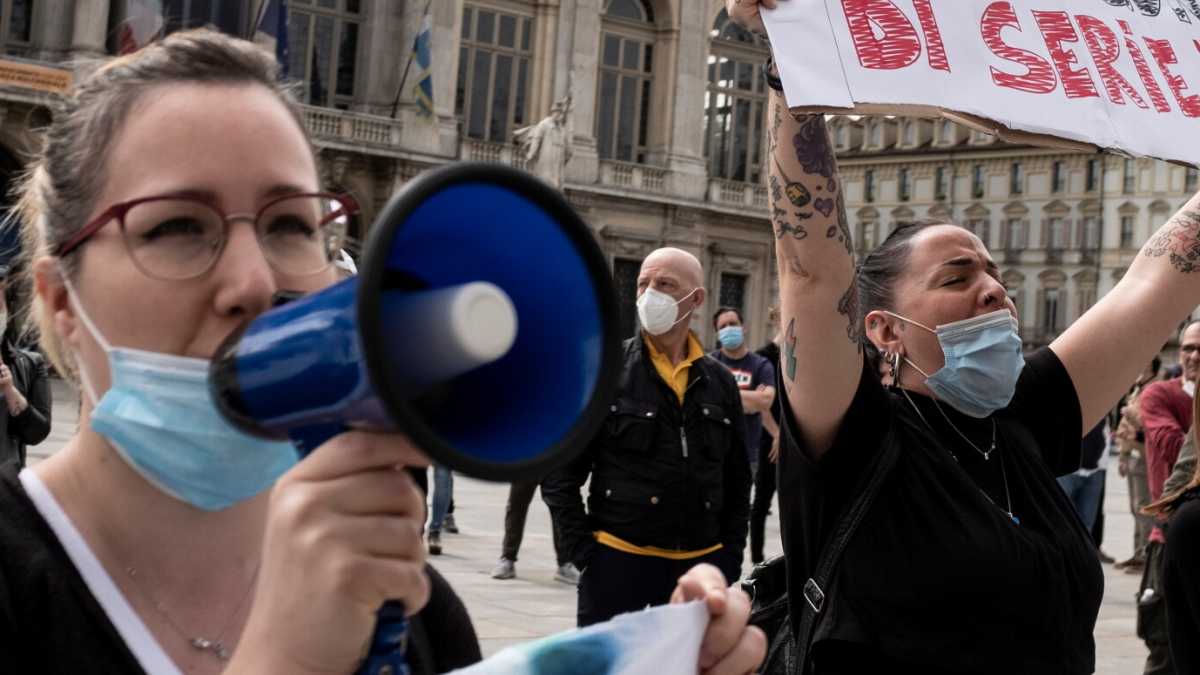 Immagine di Vaccini contro i teorici della rivolta sociale
