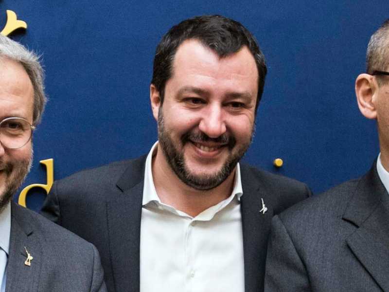 Da sinistra Claudio Borghi, Matteo Salvini e Alberto Bagnai (foto LaPresse)