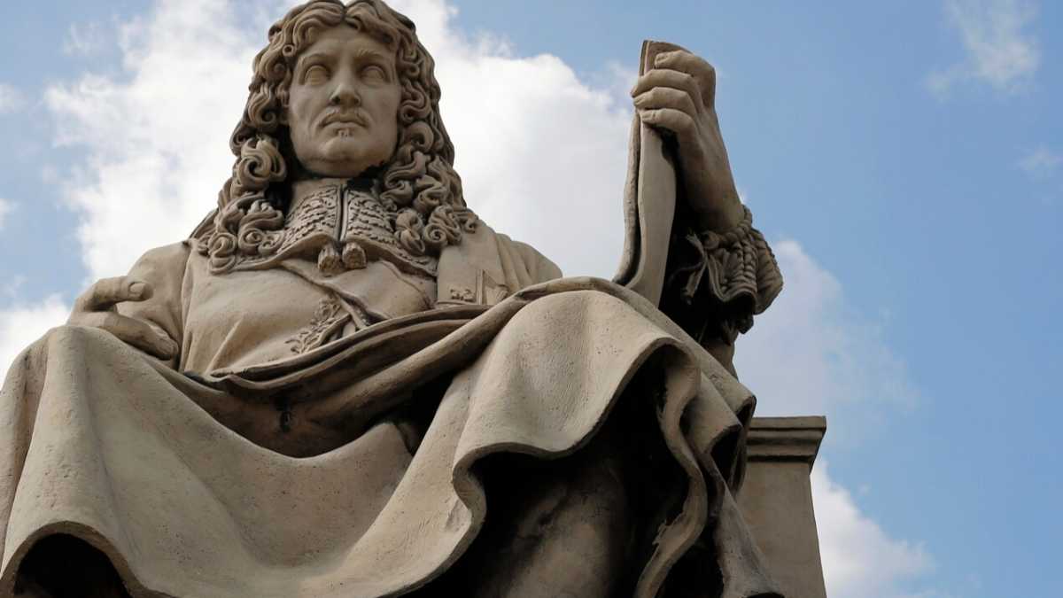 Immagine di Macron difende le statue