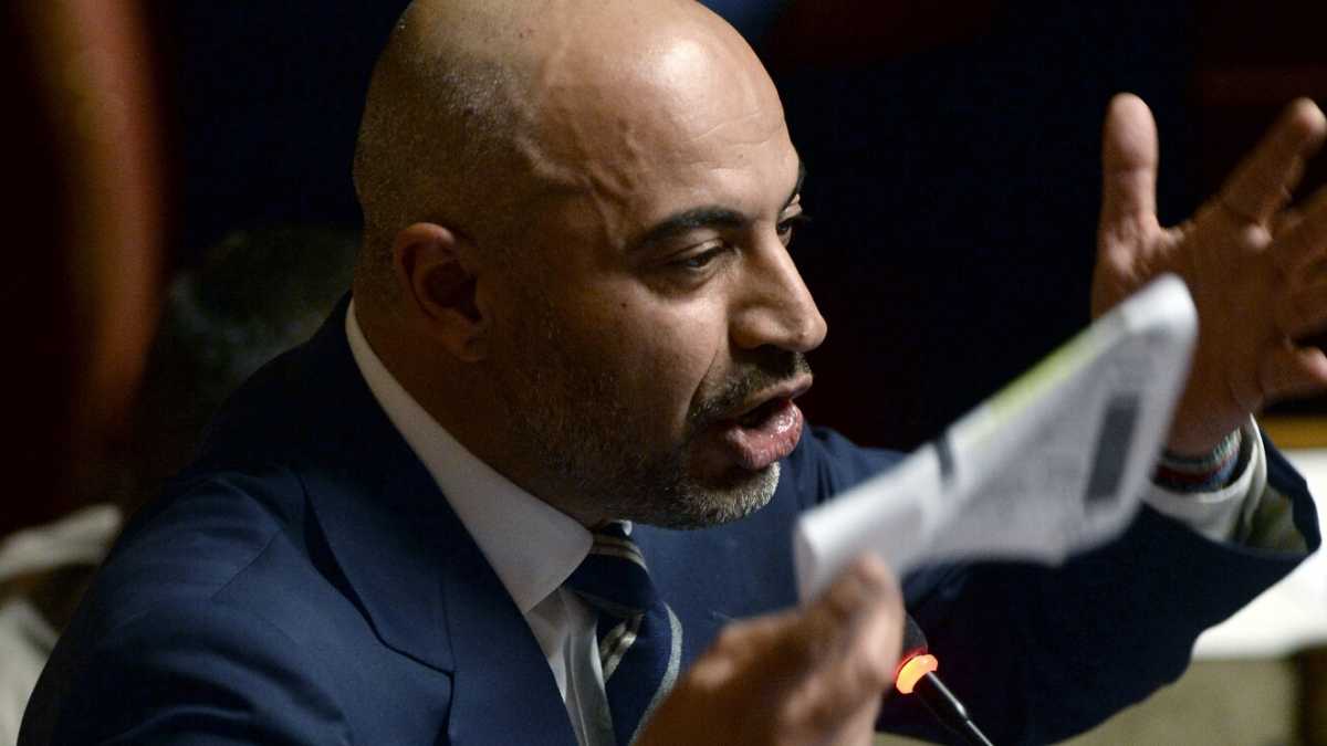 Immagine di Urca, arriva il partito di Pappalardo (pardon, Paragone)