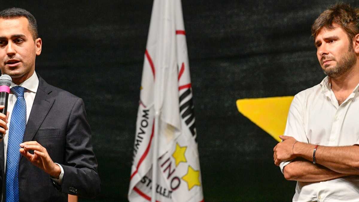 Immagine di Di Maio e Dibba alla guerra degli stracci