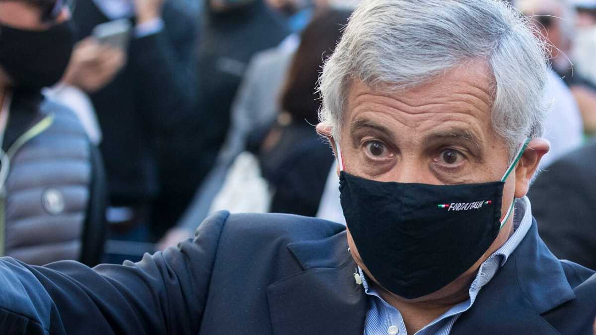 Immagine di Forza Italia sospesa tra sovranismo e Ursula. Due chiacchiere con Tajani