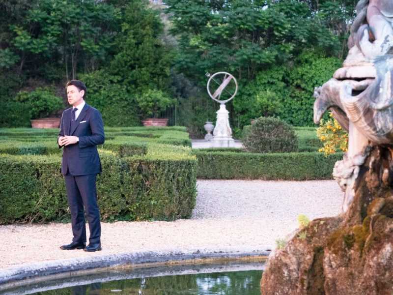 Giuseppe Conte a villa Pamphilj (foto LaPresse)