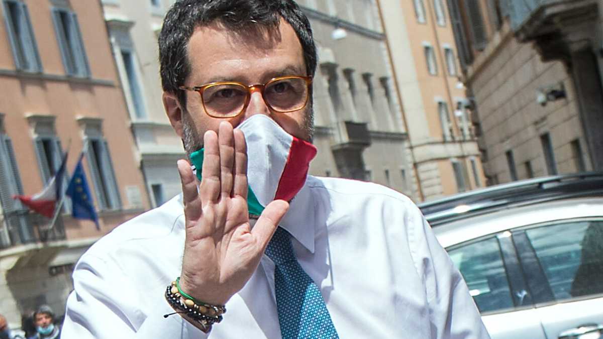Immagine di Il signor De Luca e il giovane Salvini