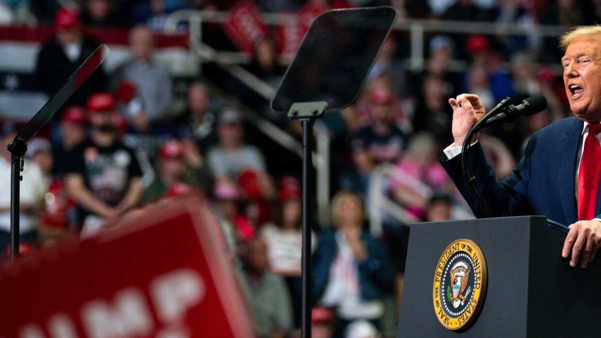 Immagine di Trump a Tulsa si rituffa in quello che ama, i megacomizi popolari