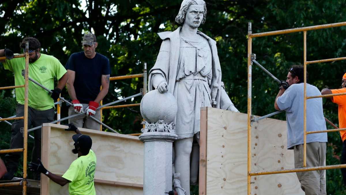 Immagine di Le statue da distruggere, i simboli da cancellare e la salsiera che mia nonna rubò ai nazisti