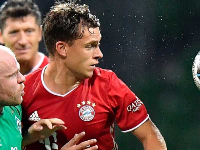 Joshua Kimmich (a destra) e Davy Klaassen, durante Werder Brema-Bayern Monaco del 16 giugno (foto LaPresse)