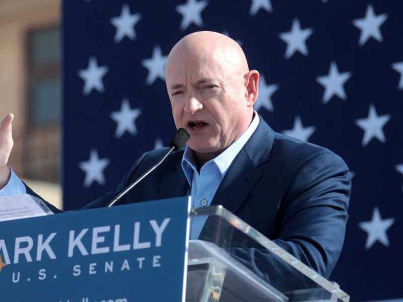 Mark Kelly durante un evento della sua campagna l'anno scorso (Gage Skidmore / Wikimedia)